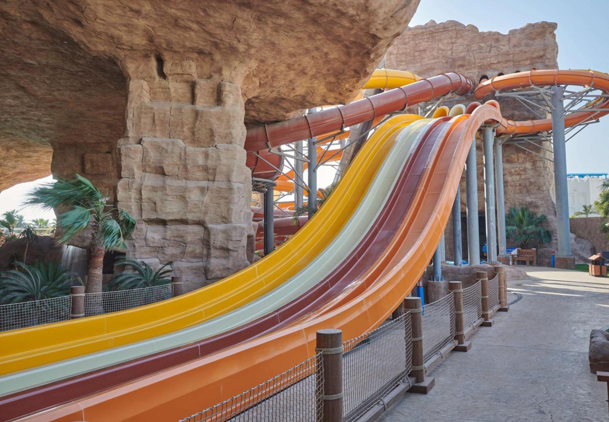 Hilton Salwa Beach Resort And Villas Abu Samra Εξωτερικό φωτογραφία The 180-metre (590 ft) long slide