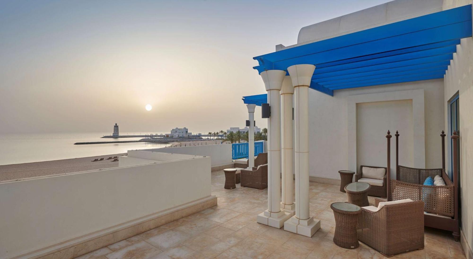Hilton Salwa Beach Resort And Villas Abu Samra Εξωτερικό φωτογραφία The beach at the hotel
