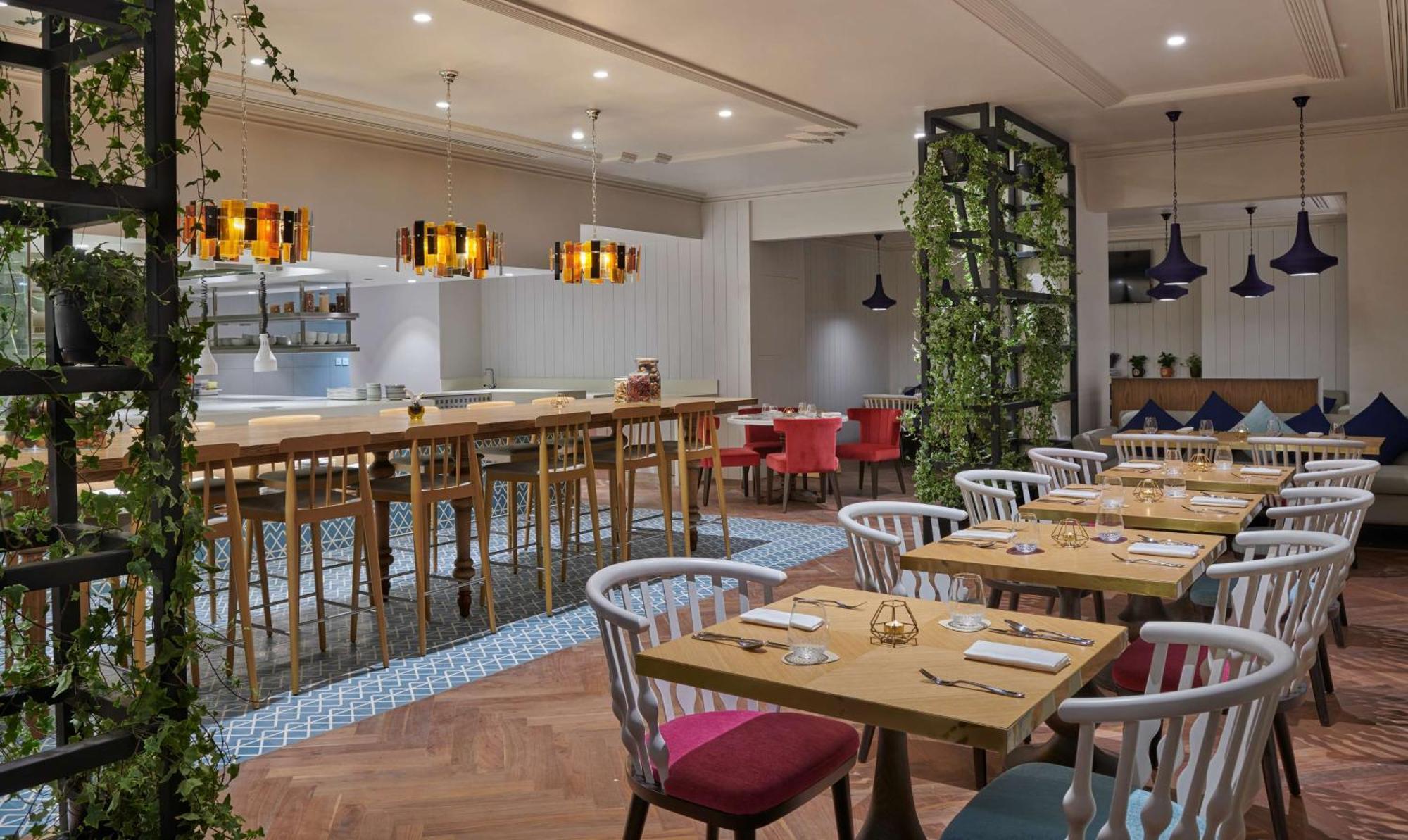 Hilton Salwa Beach Resort And Villas Abu Samra Εξωτερικό φωτογραφία The restaurant