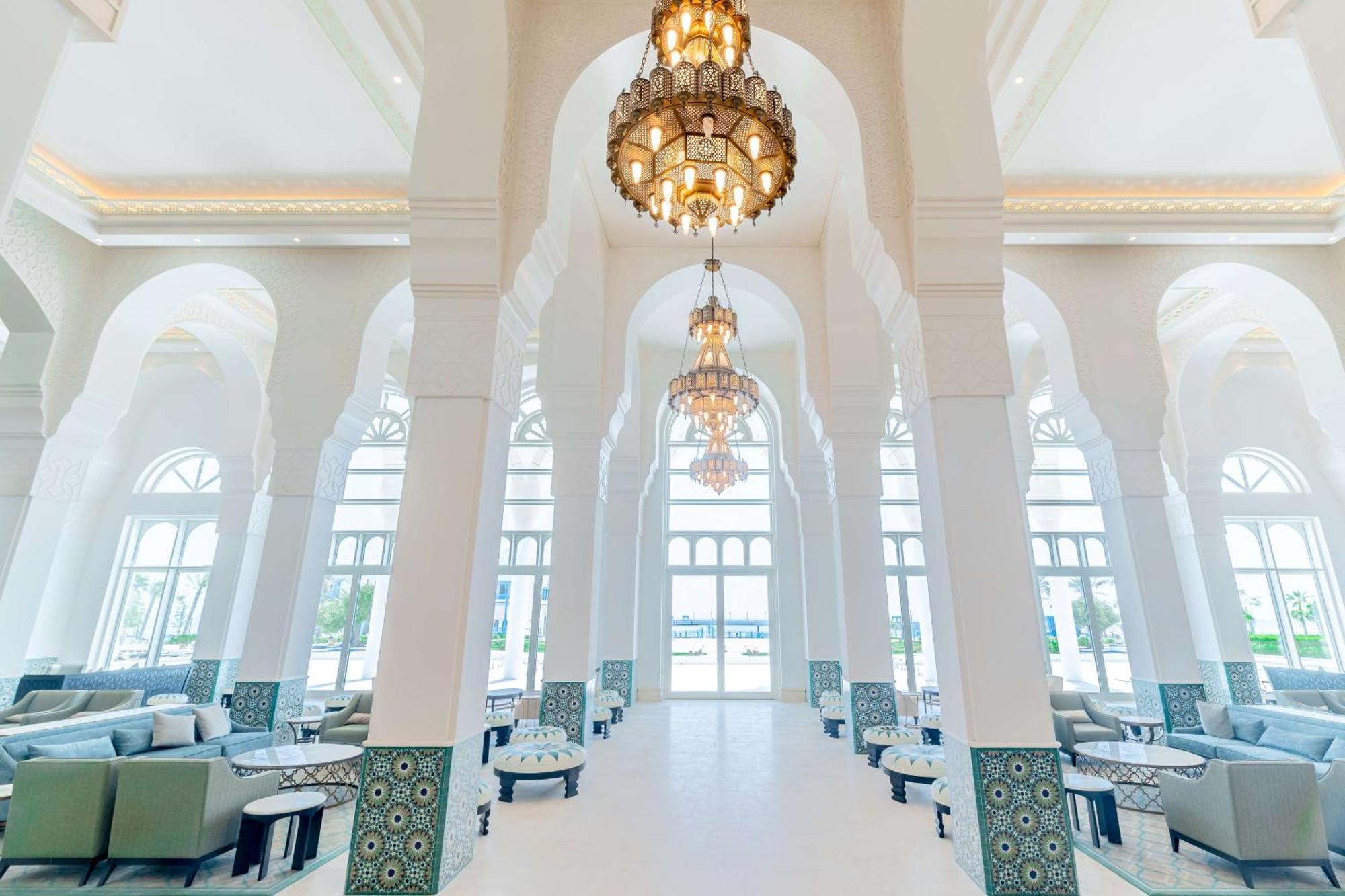 Hilton Salwa Beach Resort And Villas Abu Samra Εξωτερικό φωτογραφία The interior of the hotel